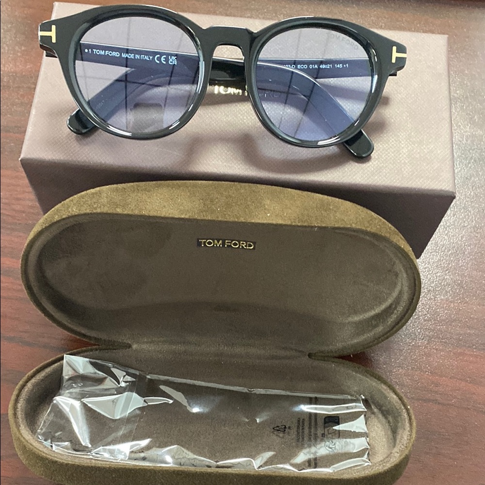 Tom Ford Black Round Glasses